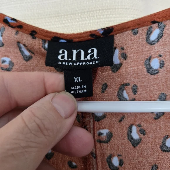 Women's A New Approach Pull over Leopard Print Blouse XL Elastic Cuff - Picture 5 of 10